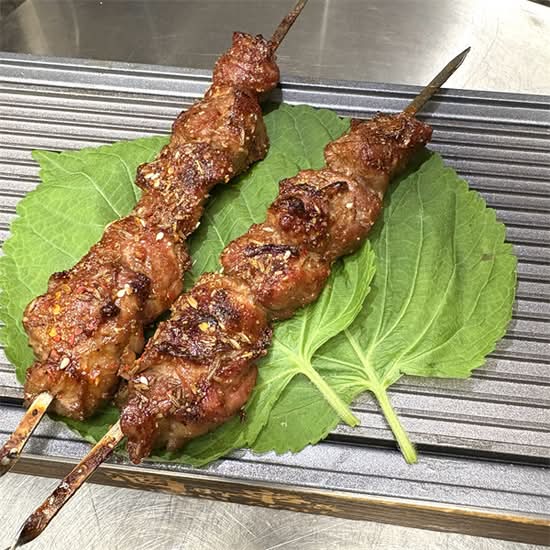 特色大油边 (2pc) Boneless Pork Ribs w/ Perilla Leaves (2pc)